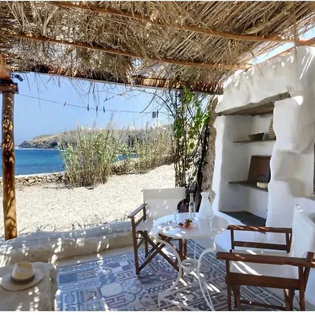 빌라 The Mykonian Beachfront Estate *