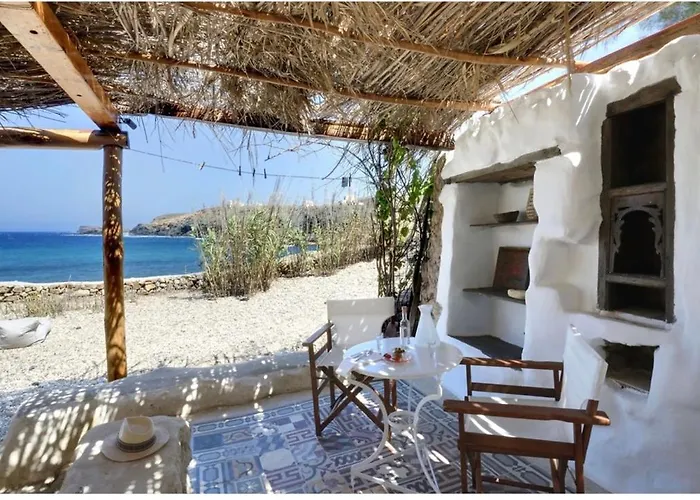 וילה The Mykonian Beachfront Estate *